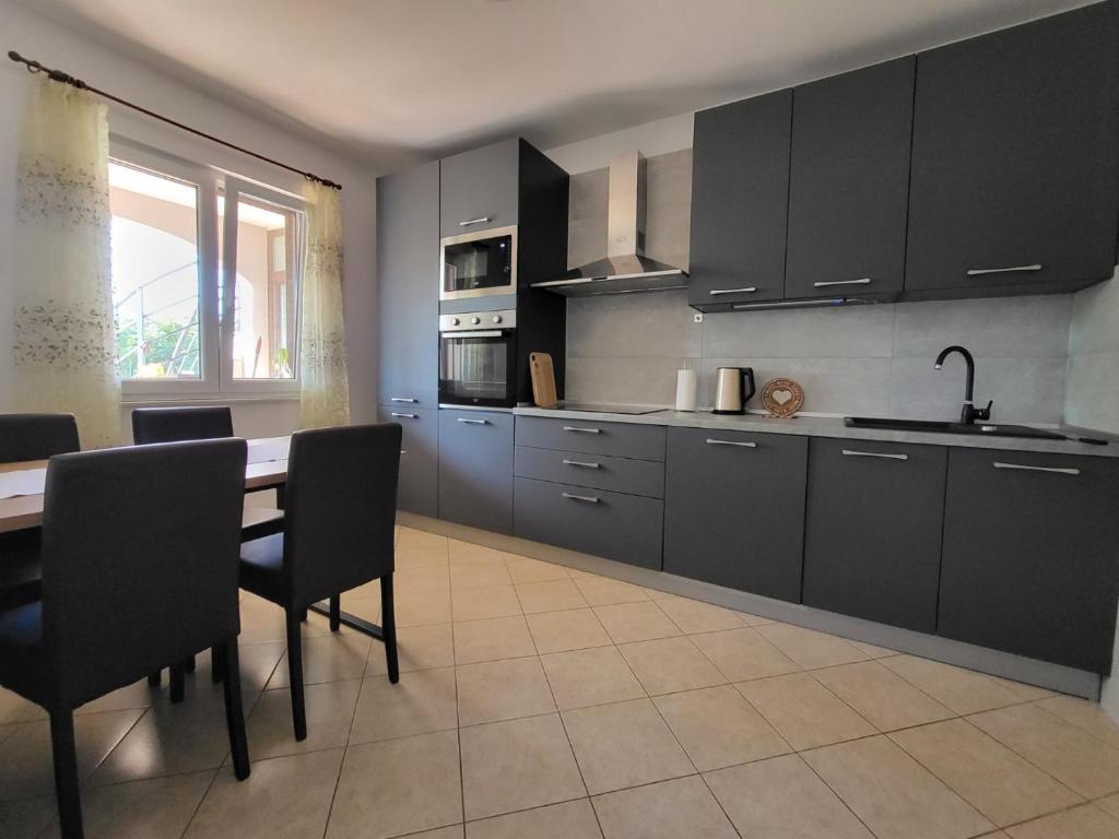 Kuchyňa alebo kuchynka v ubytovaní Apartment Luciana