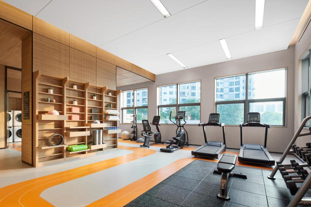 Fitness centrum a/nebo fitness zařízení v ubytování Home2 Suite by Hilton Shenzhen Bao'an