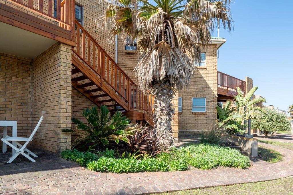 Myoli's Corner Studio Apartment Sedgefield - Image 9
