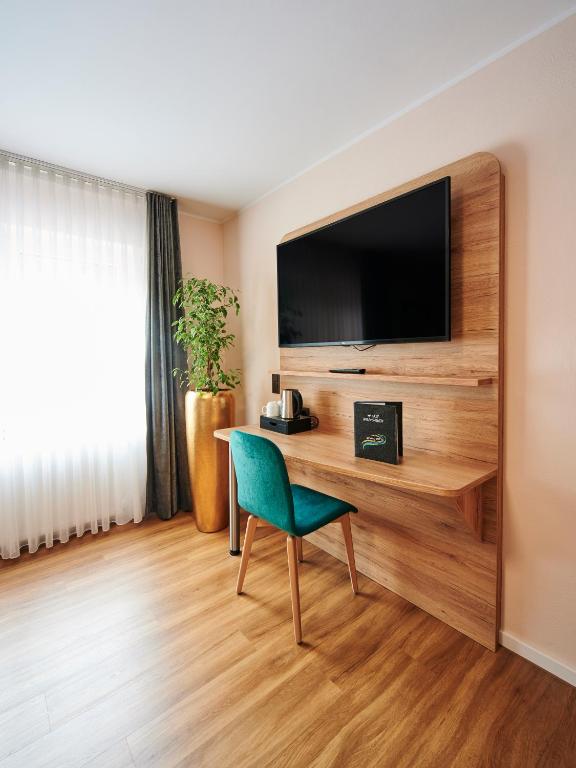 TV a/nebo společenská místnost v ubytování Art Hotel Eifel