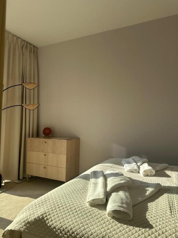 Postel nebo postele na pokoji v ubytování Apartamenty Joy Me Łukęcin