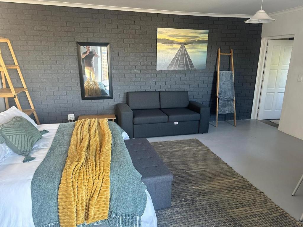 Myoli's Corner Studio Apartment Sedgefield - Image 7