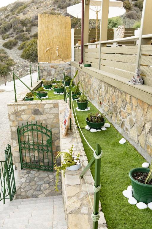 A garden outside Shades of Blue