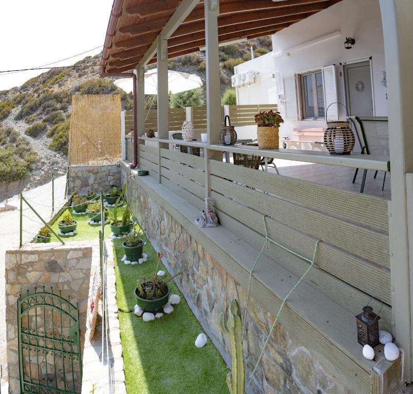 A balcony or terrace at Shades of Blue