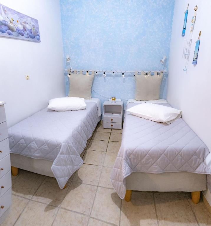 A bed or beds in a room at Shades of Blue