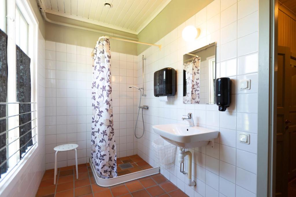Koupelna v ubytování STF Sala Silvergruva Vandrarhem