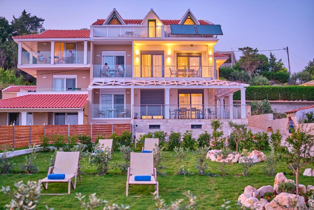 Сад в Christos Corfu Premium Suites