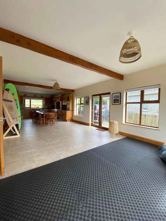 Fotografie z fotogalerie ubytování Winki Waves Surf Lodge - Sauna Included v destinaci Kerrykeel