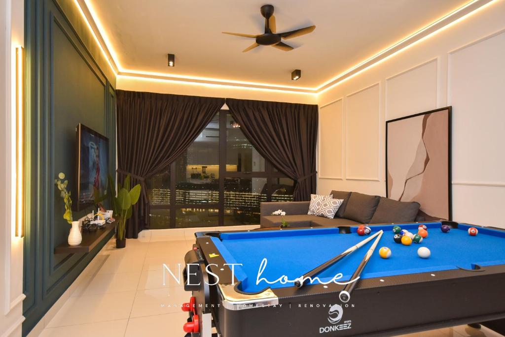 Midvalley Southkey Mosaic Suite by Nest Home - 三卧室高级公寓，带浴缸和台球桌