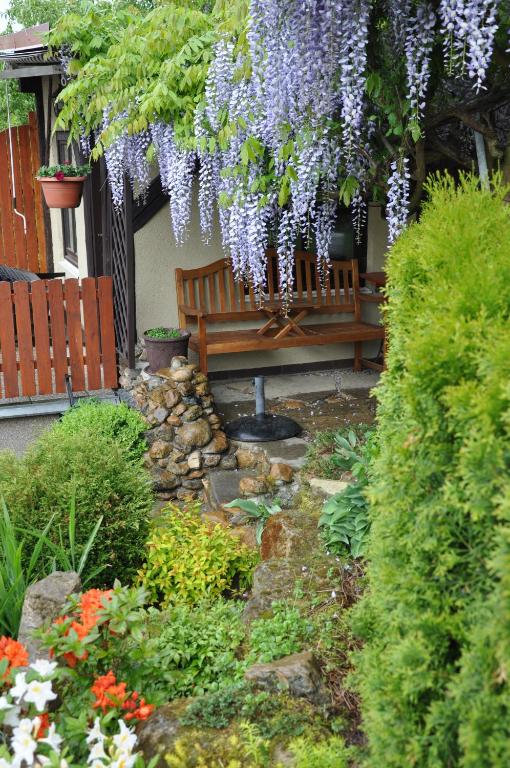 Zahrada ubytování Apartmán Bílá Hora - Roudná