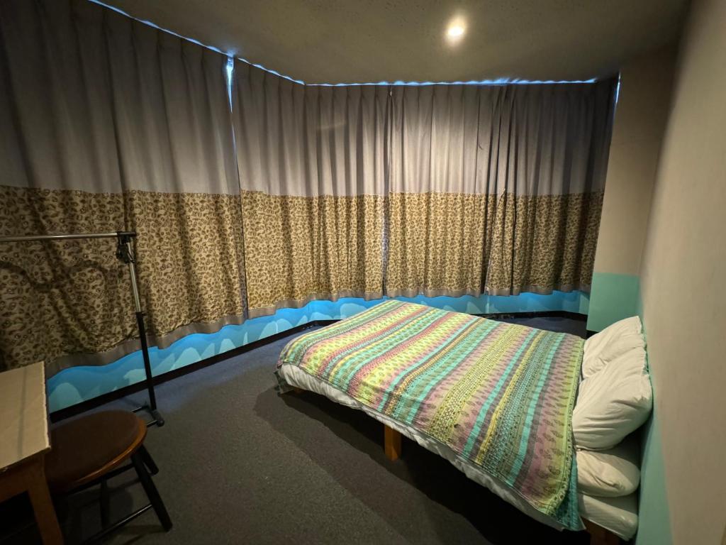 Postel nebo postele na pokoji v ubytování Guest House 樂 -Luck-