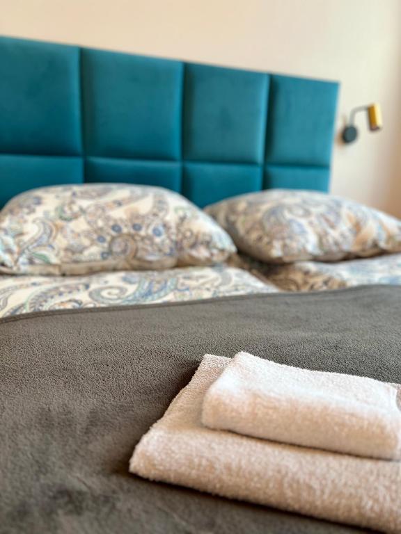 Posteľ alebo postele v izbe v ubytovaní Apartamenty Wolności 18