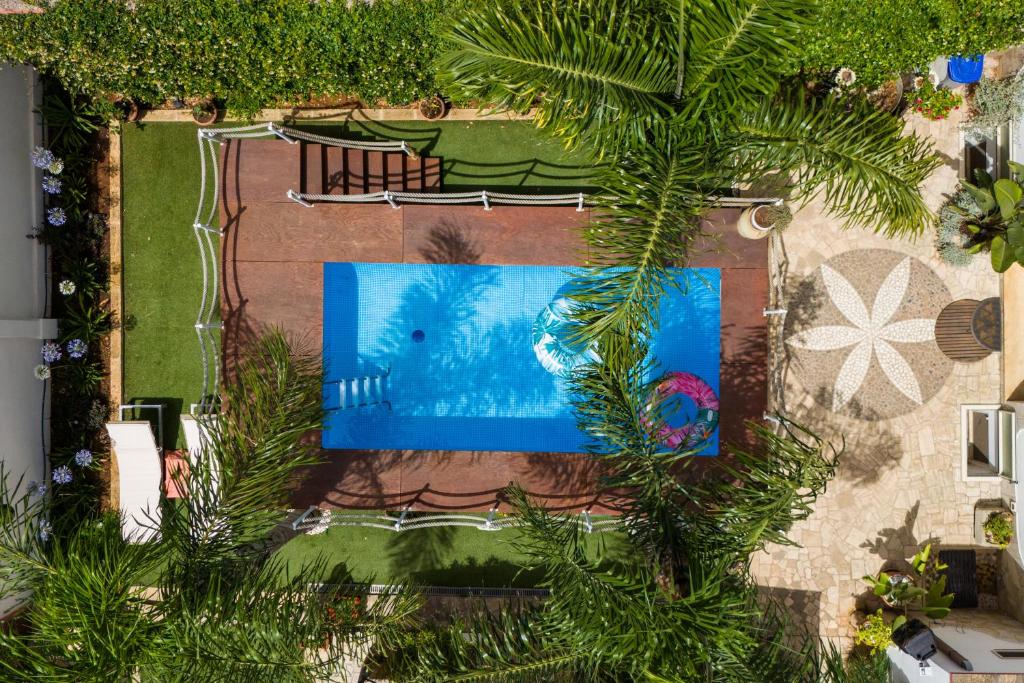 an overhead view of a swimming pool in a yard at Casa Venere&Aurora Luxury Apartments in Giuggianello