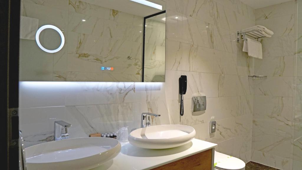 Aniroc Signature Hotel - Superior Twin Room