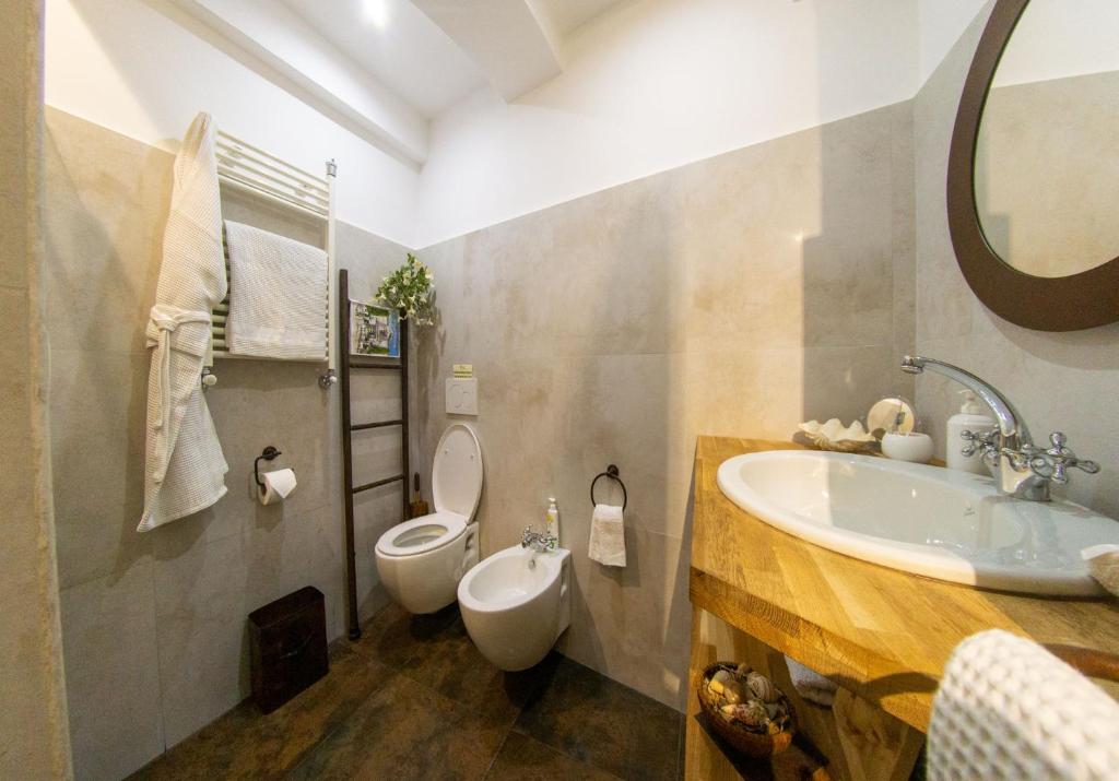 Kúpeľňa v ubytovaní FICO MAGICO -Appartamento con giardino, Genova Centro Storico, Acquario