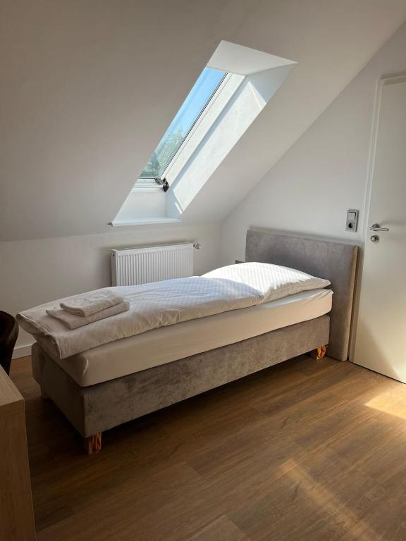 Postel nebo postele na pokoji v ubytování Hotel am Stern Uelzen