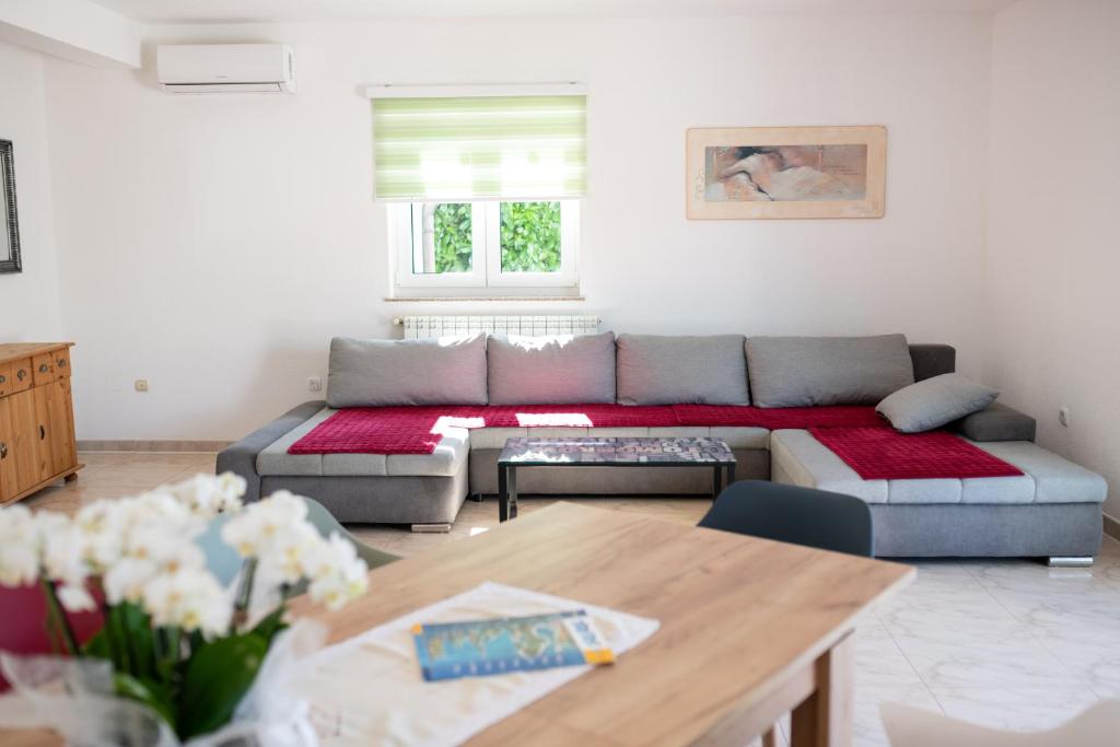 Posedenie v ubytovaní Casa Tara