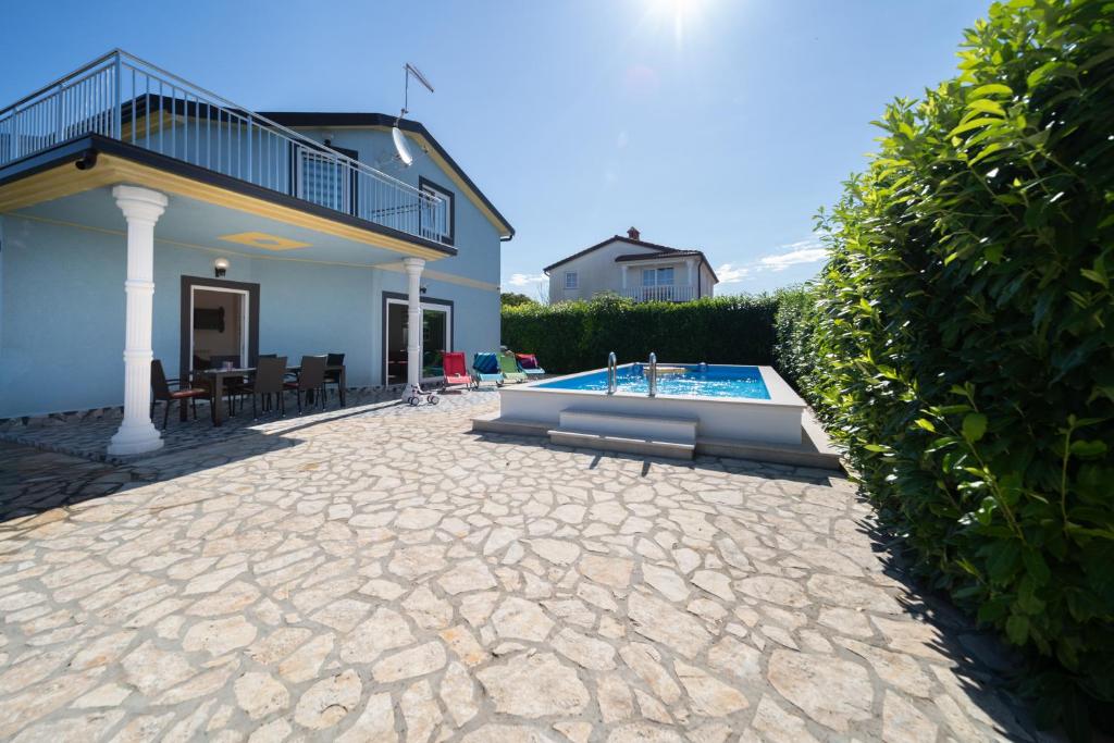 Bazén v ubytovaní Casa Tara alebo v jeho blízkosti