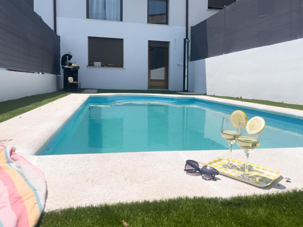 Piscina a CerezasHomes3 o a prop
