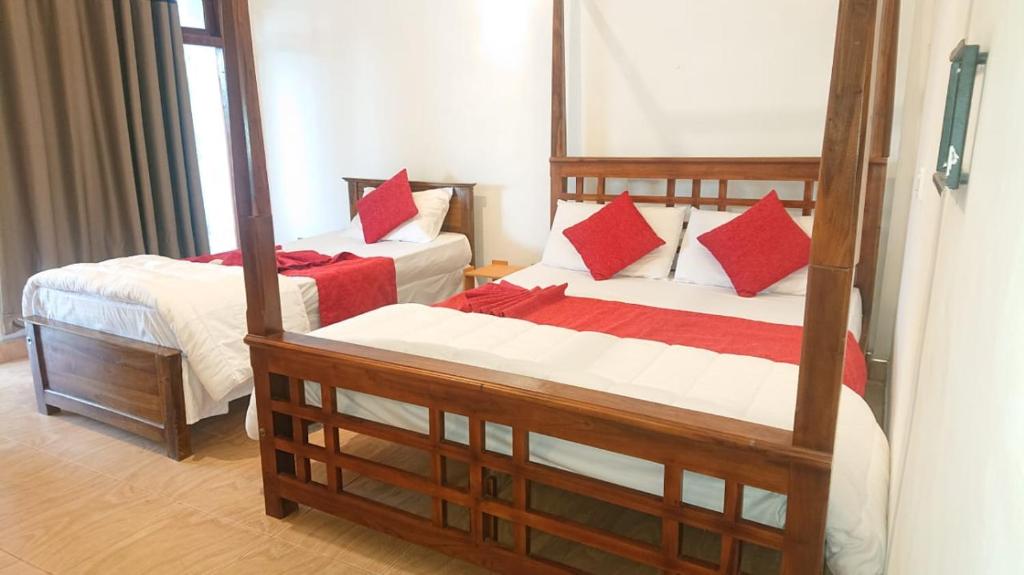 Postel nebo postele na pokoji v ubytování T-More Hotel & Hostel
