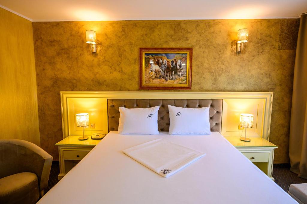 Postel nebo postele na pokoji v ubytování Hotel Bulevard