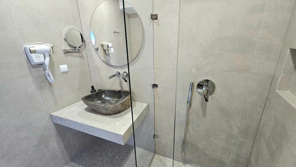 Koupelna v ubytování Minos Boutique Hotel