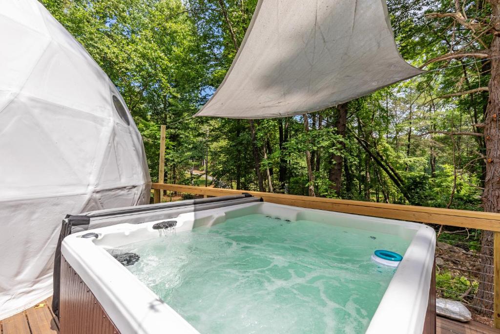 Zen Dome - Romantic Retreat, Wifi & AC, Hot Tub, National Park 8 Min photo