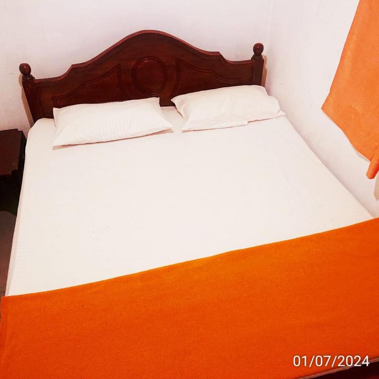 Postel nebo postele na pokoji v ubytování T-More Hotel & Hostel