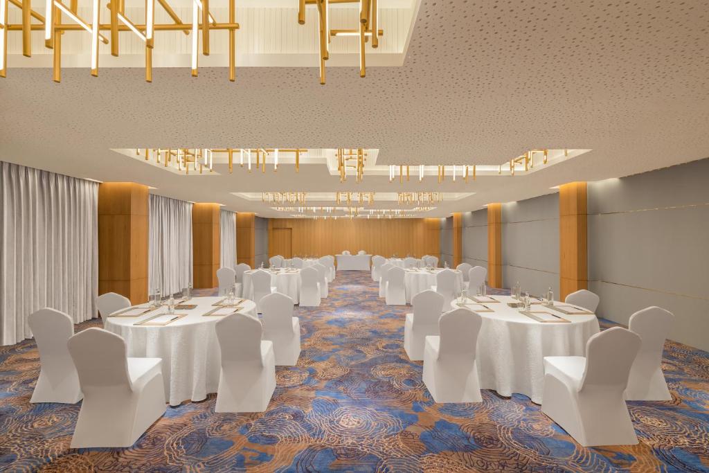 Posezení v ubytování Courtyard by Marriott Goa Colva