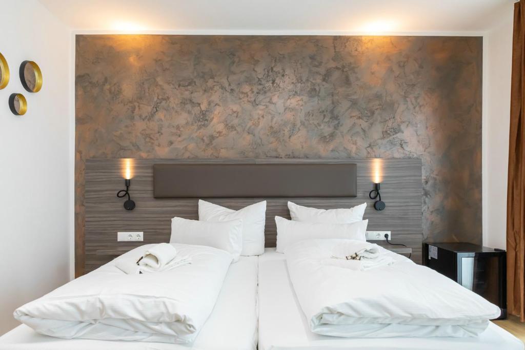 Postel nebo postele na pokoji v ubytování Central Hotel & Lounge Adult Only