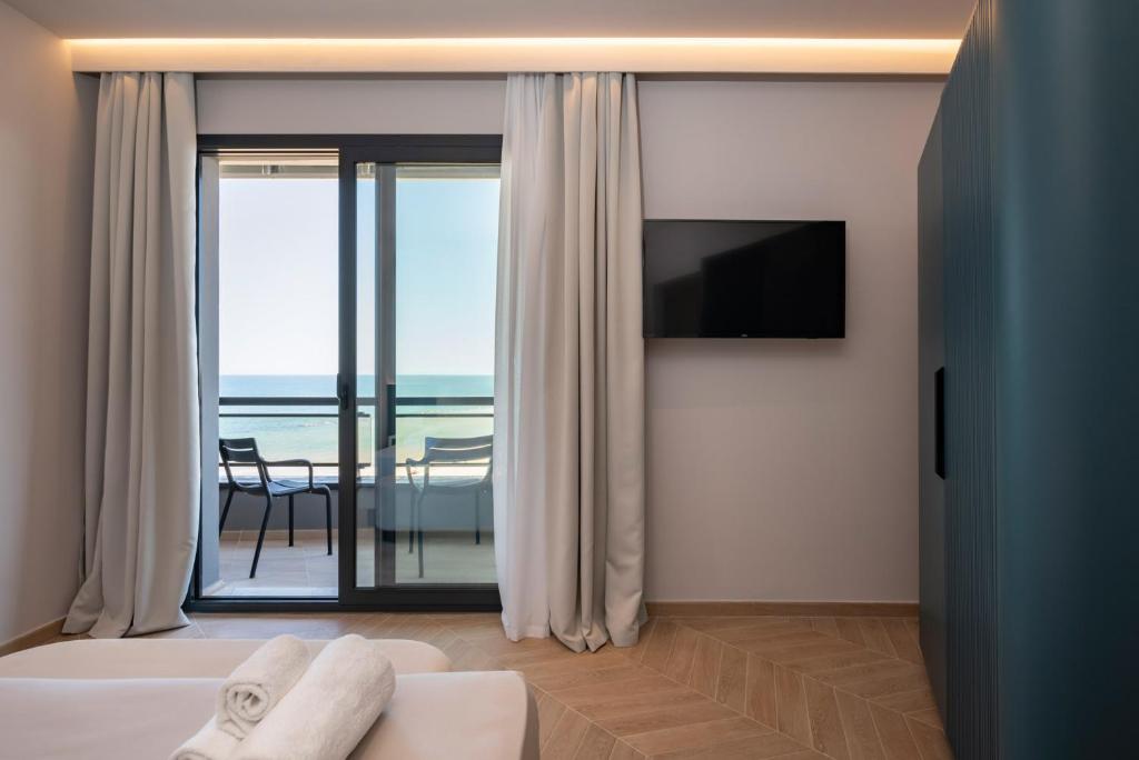 TV a/nebo společenská místnost v ubytování Hotel Playa Suite