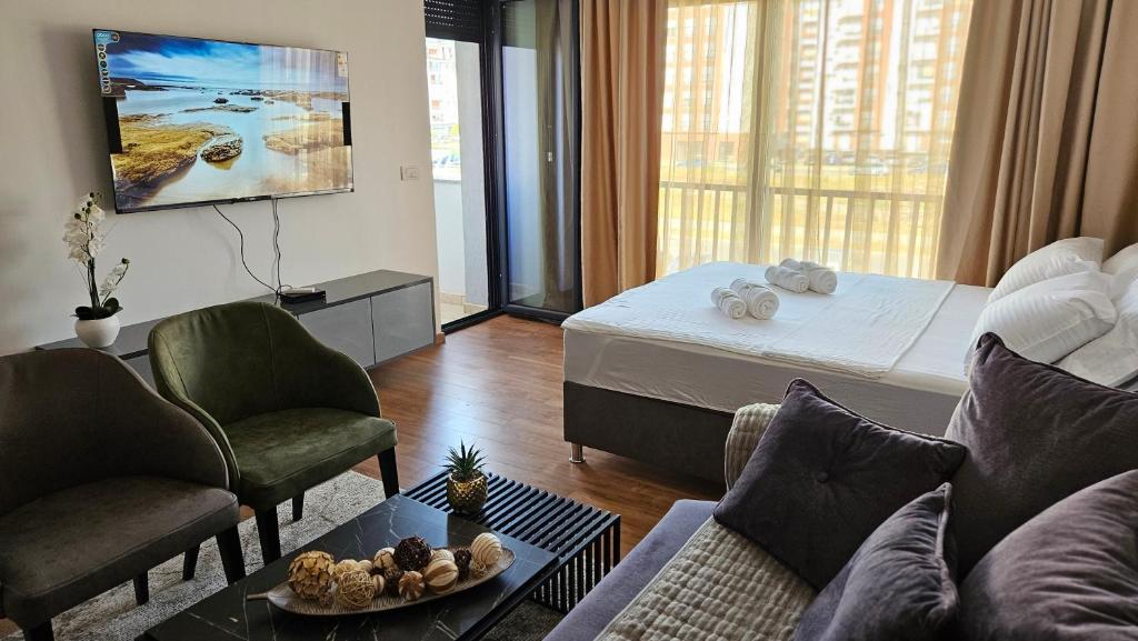 TV a/nebo společenská místnost v ubytování Podgorica apartments Planet