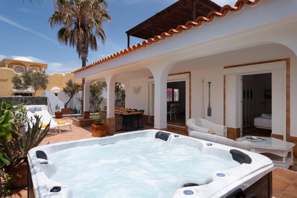 Hồ bơi trong/gần OBSIDIAN Villa Estrella del Mar
