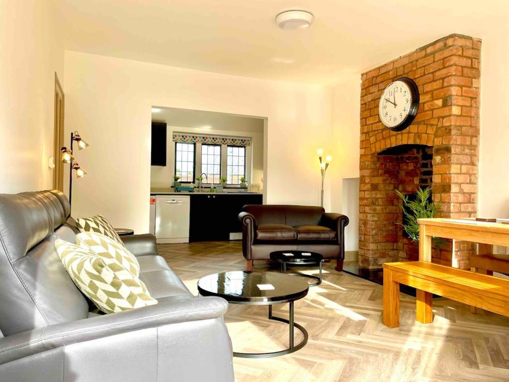 Posezení v ubytování Modern city 3 bedroom bungalow