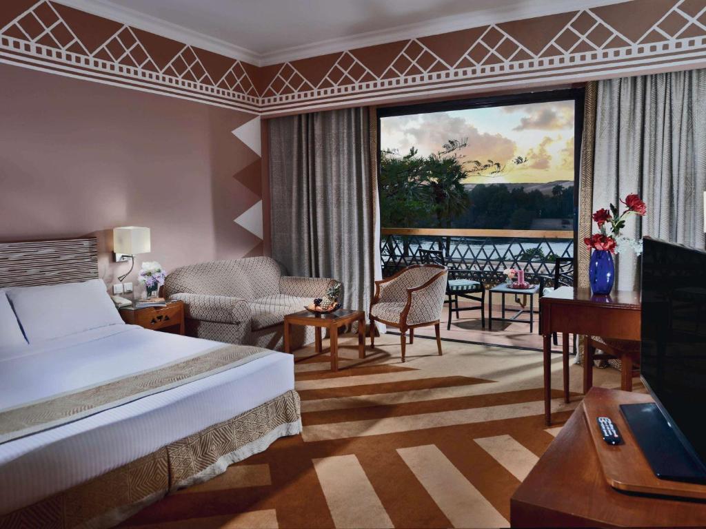 TV a/nebo společenská místnost v ubytování Mövenpick Resort Aswan