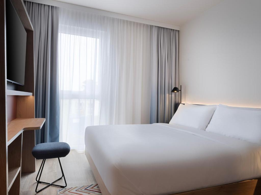TV a/nebo společenská místnost v ubytování Hampton By Hilton Celle