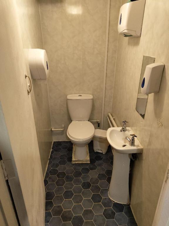 The Merlin Hotel - Resim 8