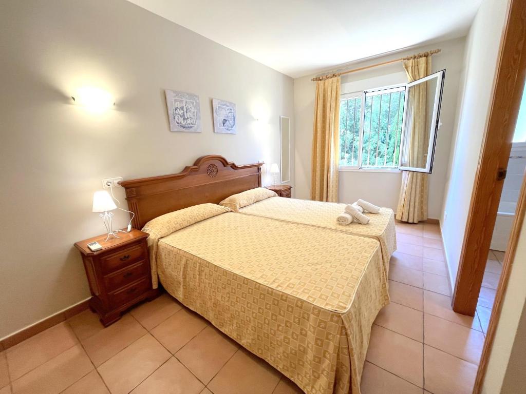 a bedroom with a bed and a window at Villas Monte Jávea - BTB in Jávea
