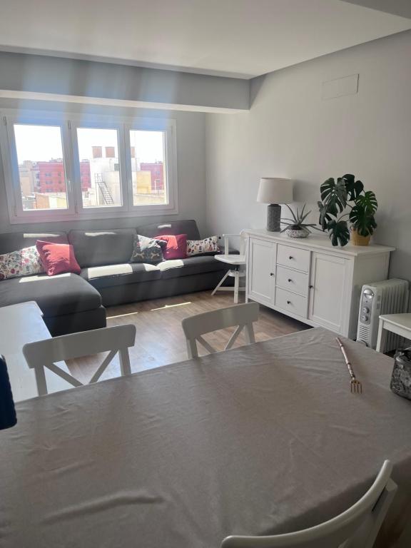 a living room with a table and a couch at Apartamento centro 3 habitaciones in Almería