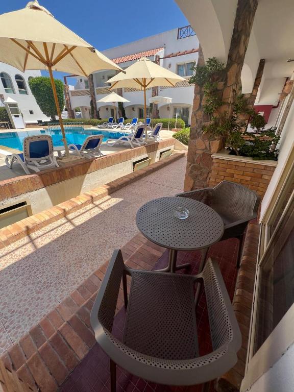 Bazén v ubytování Camel Dive Club & Hotel - Boutique Hotel nebo v jeho okolí