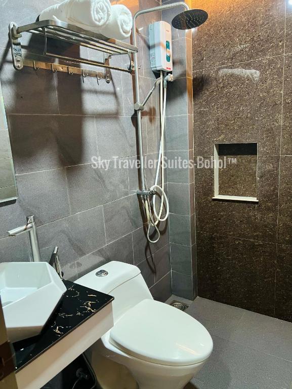 Koupelna v ubytování Sky Traveller Suites
