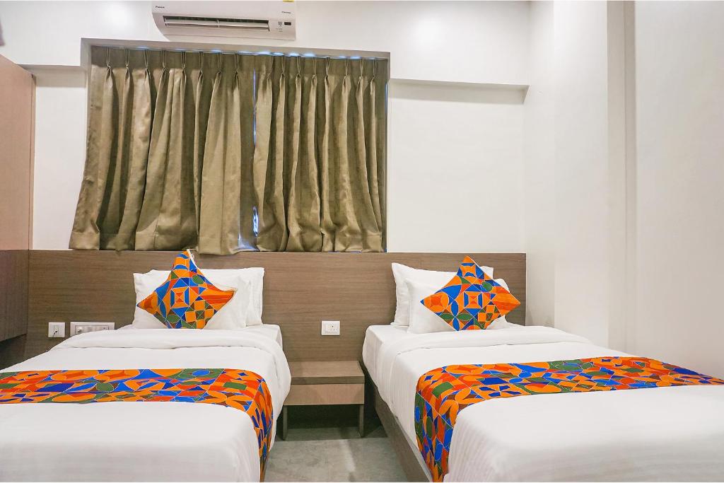 Postel nebo postele na pokoji v ubytování FabHotel Prime Athiti Delight Stay