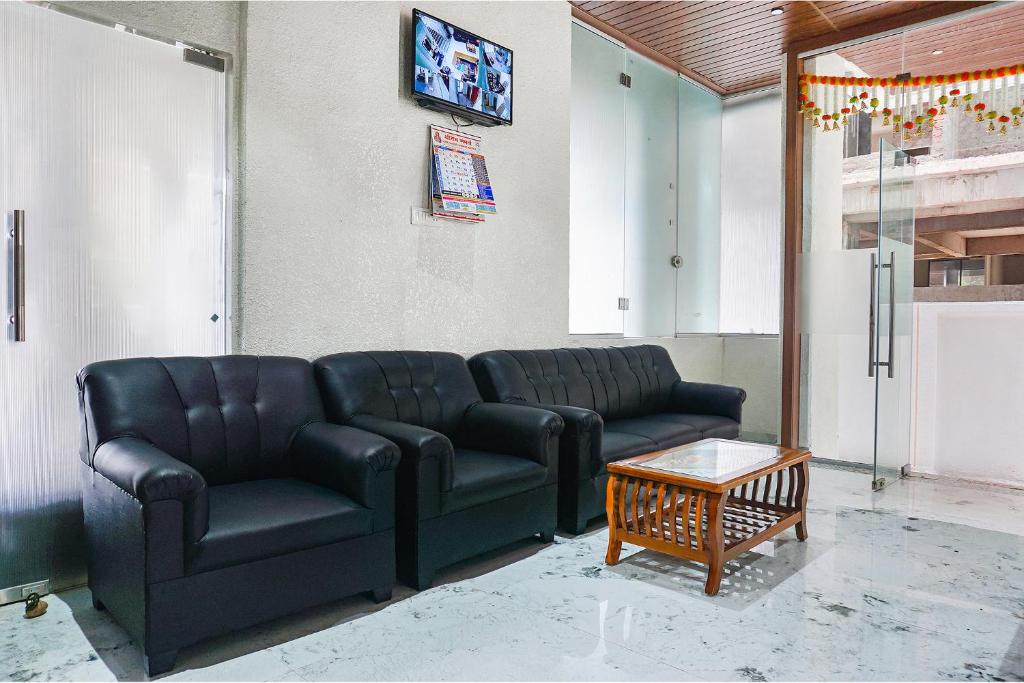 Posezení v ubytování FabHotel Prime Athiti Delight Stay
