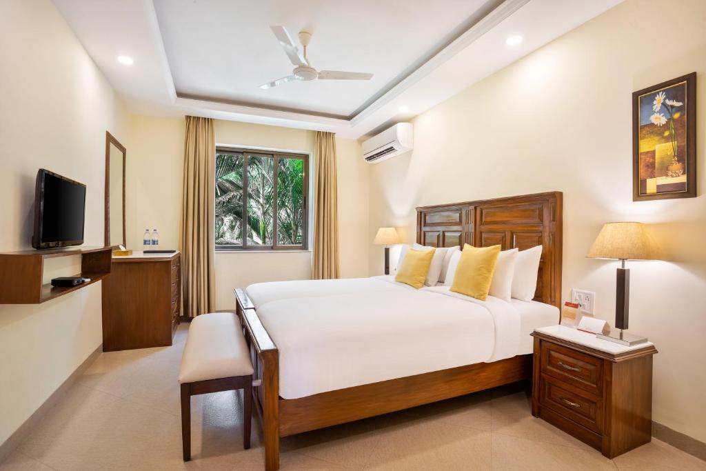 Postel nebo postele na pokoji v ubytování Seashell Suites and Villas- Candolim Goa