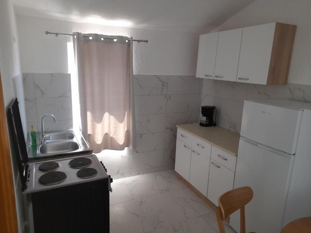 Kuchyňa alebo kuchynka v ubytovaní Apartments Radica