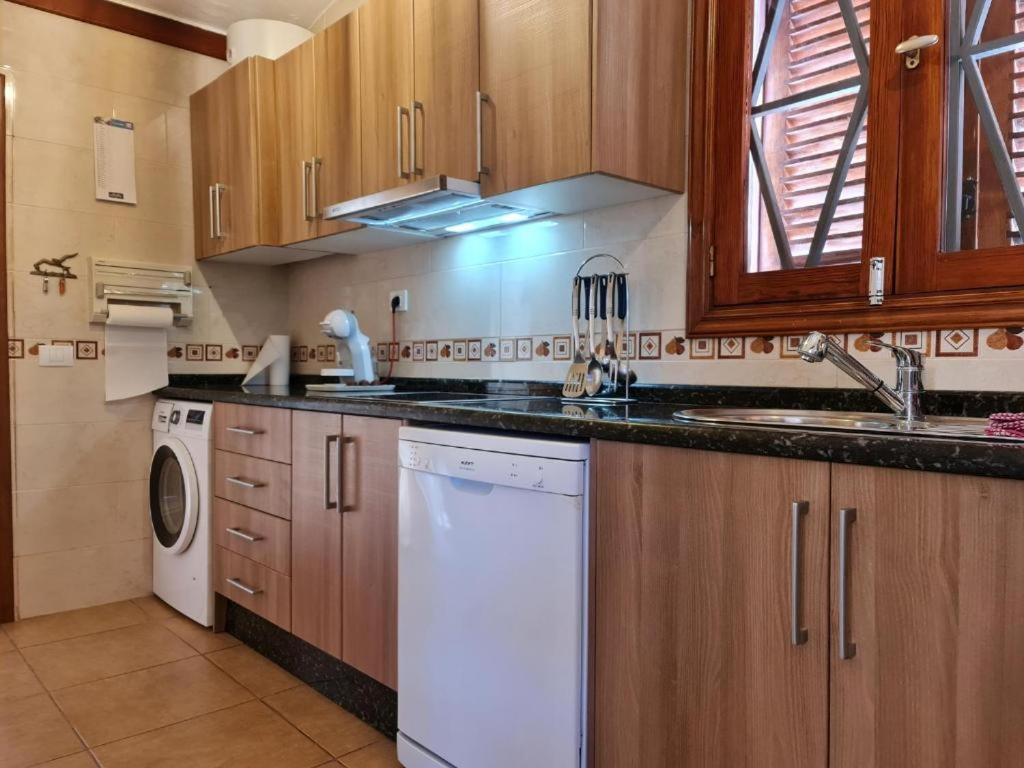Kuchyň nebo kuchyňský kout v ubytování Las Tartanas Two Bedroom Bungalow
