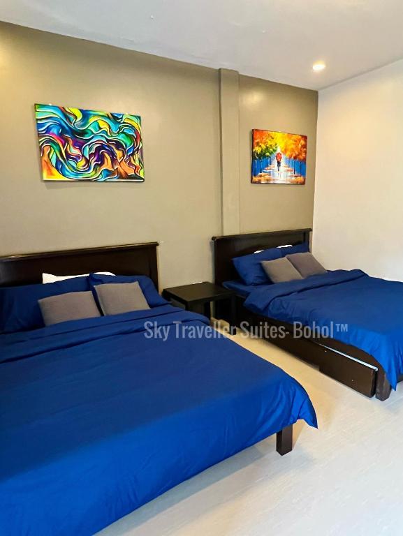Postel nebo postele na pokoji v ubytování Sky Traveller Suites