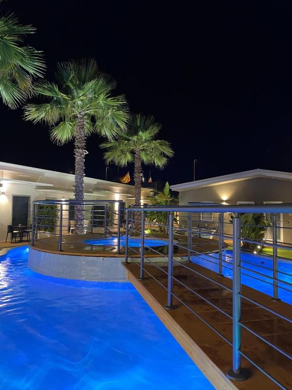 Bazén v ubytování B&B Resort El Bisagrà nebo v jeho okolí