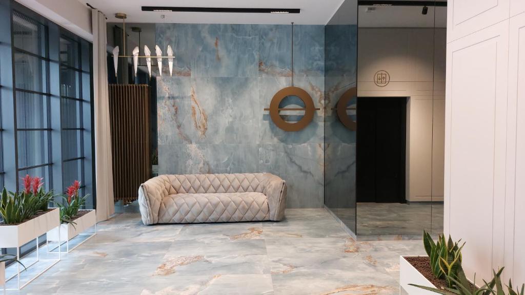 a lobby with a chair and a glass wall at M&M Doki Studio in Gdańsk