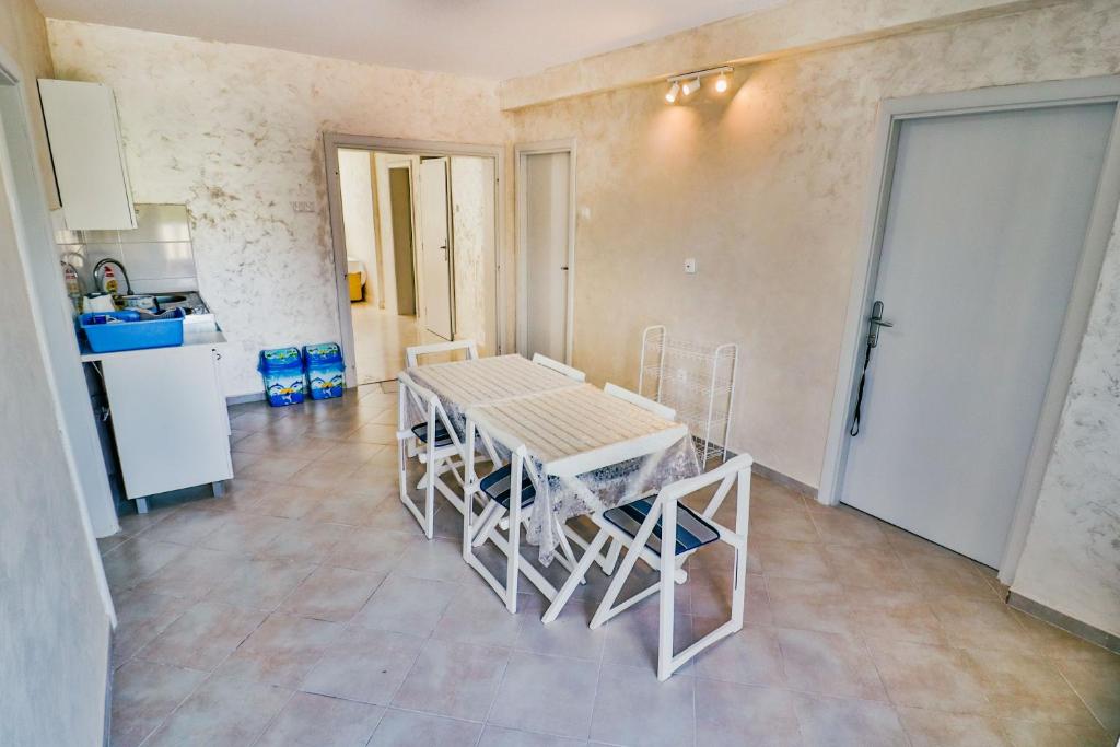 Кухня або міні-кухня у Ratac Eco Guest House